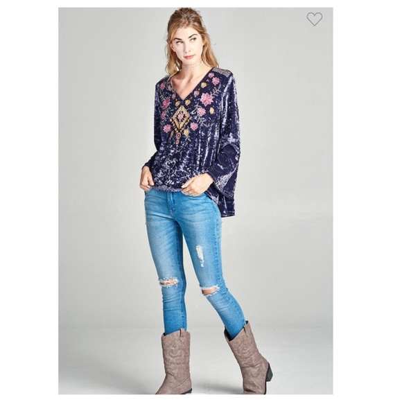 🌺2/$35 sale embroidered crushed velvet top - Picture 5 of 7